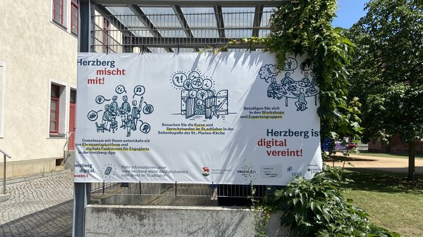 Digitale Transforamtion als Thema in der Herzberger Öffentlichkeit (Plakatwand in der Nähe des Rathauses)